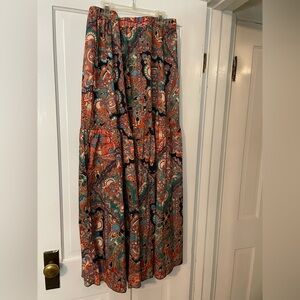 XL maxi skirt. Comfy fabric. Good condition. No lining.
